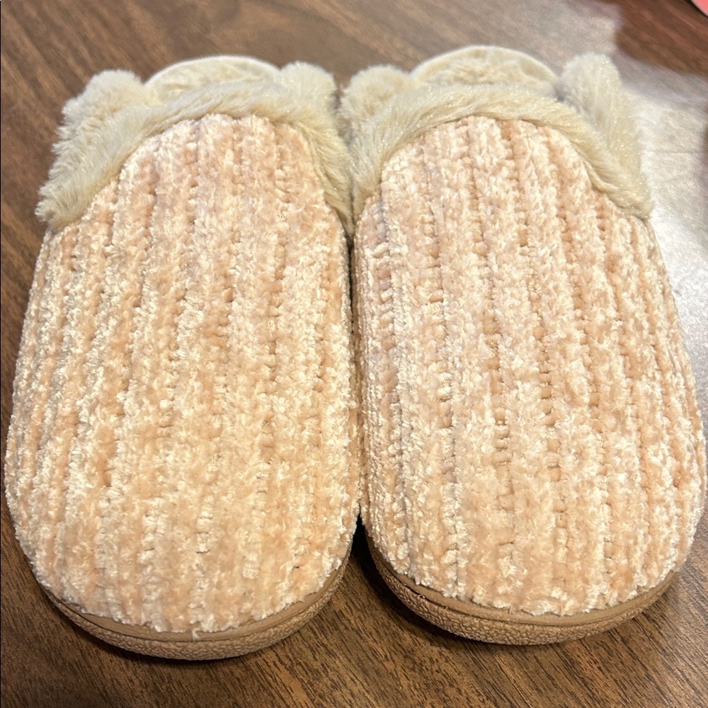Dearfoams Ladies Plush Pink Slip-On House Slippers - Picture 6 of 8